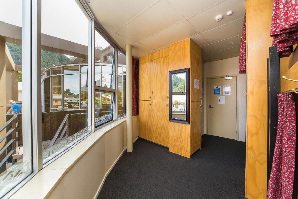 Tahuna Pod Hostel image 26